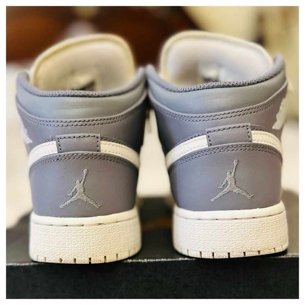 Retro Nike Air Jordan Sneakers 1 Mid BG Cool Grey 2017 Size 4.5 Youth / 6 Women - Picture 10 of 13